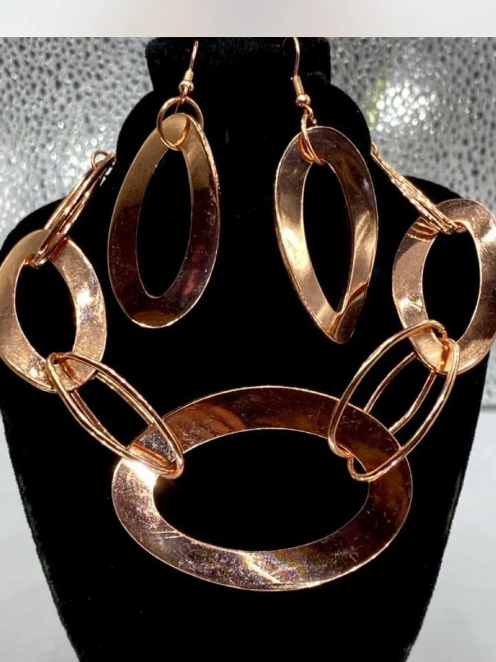 Ladies # Gold-Tone Linked Oval Necklace /  Earrings ***